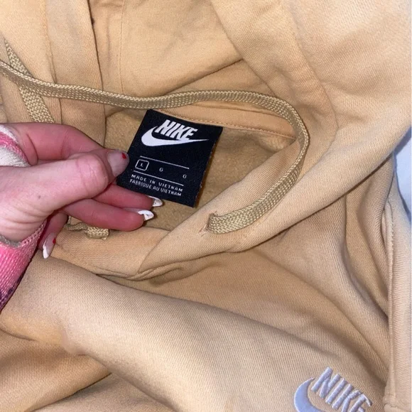 Nike Men’s SportClub Wear Hoodie - Picture 2 of 3